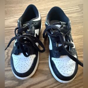 Nike dunks Kids Black and White Sneakers